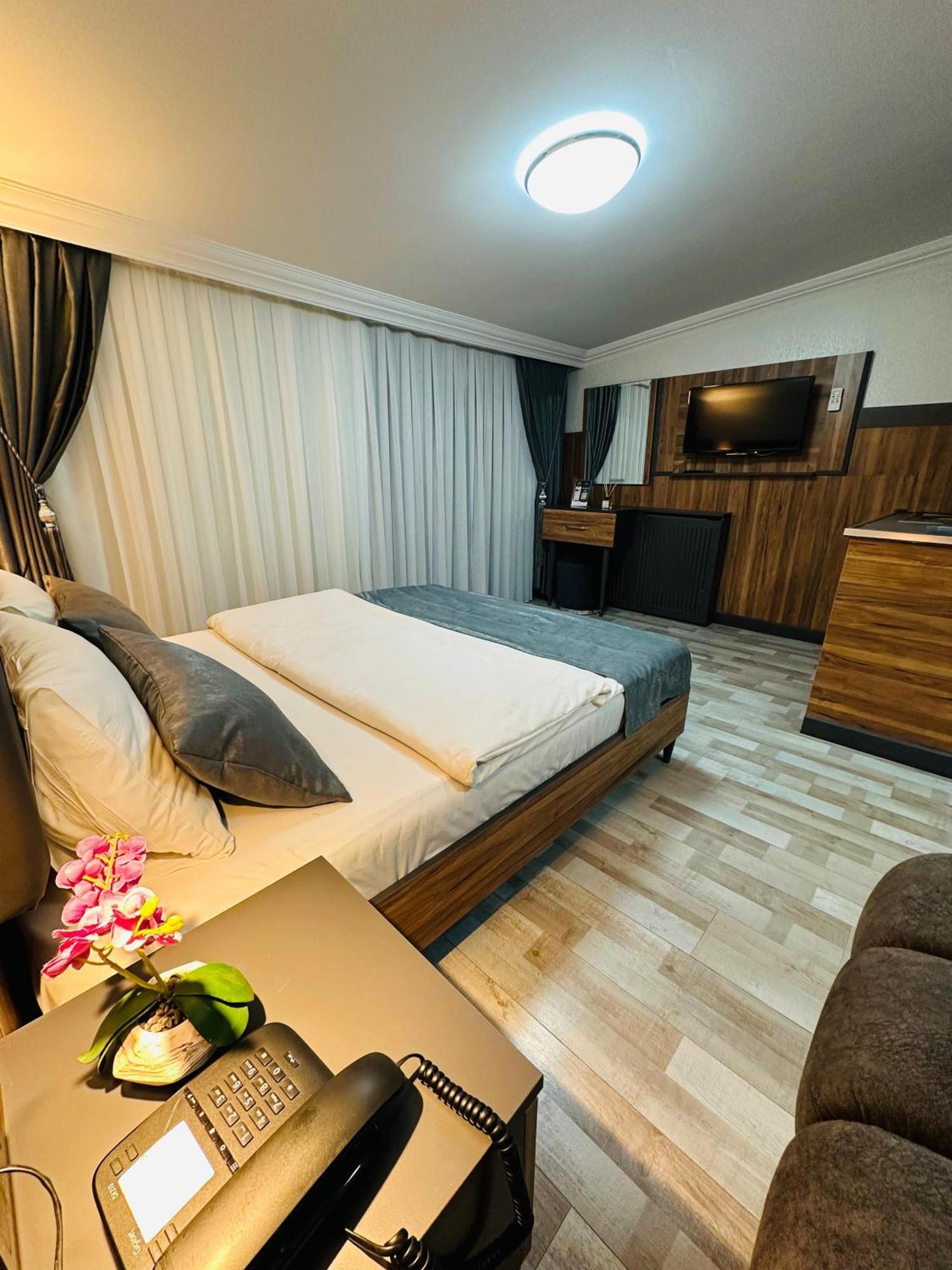 Taksim La Serena Hotels Istanbul Exterior photo